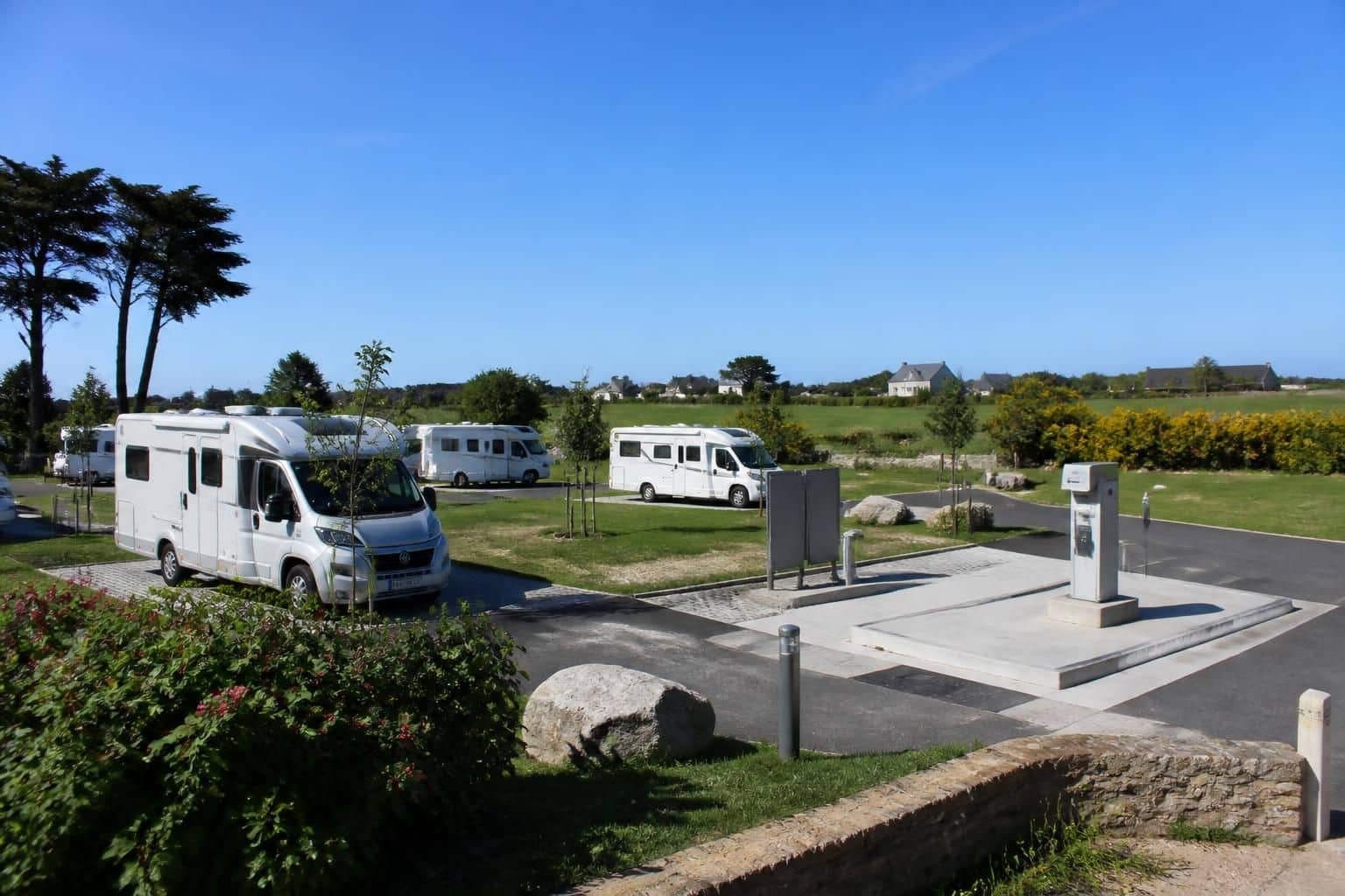 découvrez comment la commune de plouescat intègre le réseau national des aires de camping-car aireservices, facilitant ainsi vos déplacements et séjours en camping-car.