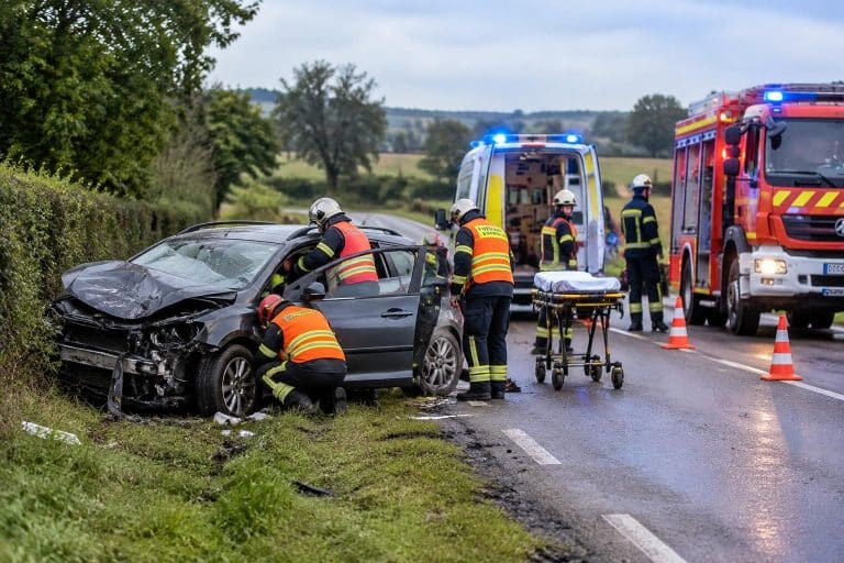un grave accident de voiture s’est produit aujourd’hui près de bourg-en-bresse, dans l’ain. les secours sont intervenus sur place.